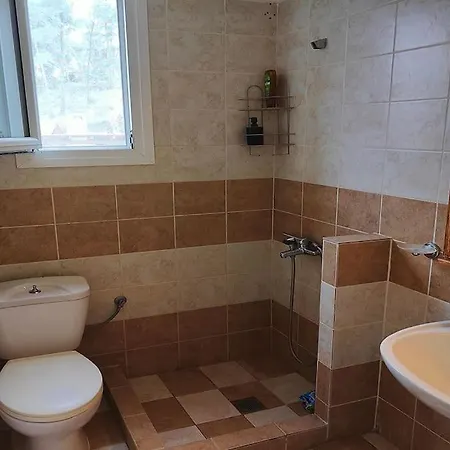 Comfortable Maisonette In Glarokamvos Case de vacanță