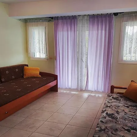 Comfortable Maisonette In Glarokamvos *